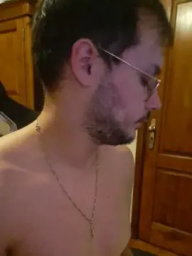 Free Live Porn with JohnnyQuickie - Cam4