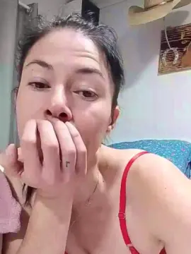 Adult Webcam with Nessinhamorena - Cam4
