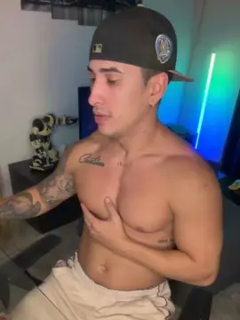 Free Porn Cam with kingofnewage777 - Cam4