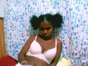 Free Live Porn with licianah - Cam4