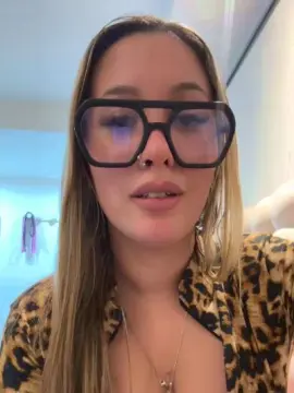 Adult Video Chat with Mialunaxx - Cam4