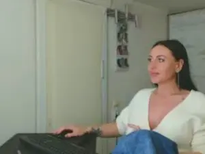 Free Porn Cam with CralaSDream - Cam4