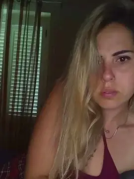 Adult Webcam with Emilyvuxa - Cam4