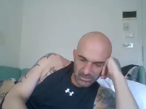 Watch Live Sex Cams with ilciuciu20 - Cam4