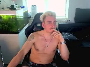 Free Porn Cam with Rayzel_White - Cam4