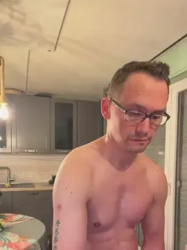 Live Porn with Mundgblasen19 - Cam4