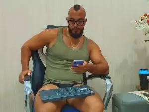 Live Sex Cam with karymmusclets31 - Cam4