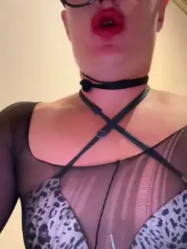 Adult Webcams with Esmerald02 - Cam4