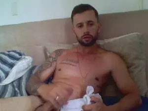 Live Sex Cam with Maickysurf - Cam4