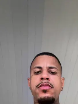 Live Sex Cam with Soaresluucas29 - Cam4