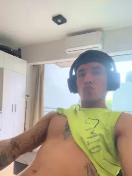 Free Live Porn with magnoricci - Cam4