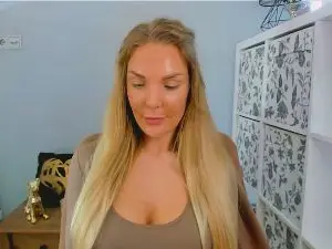 Nude Webcam with AulloraBody - Cam4
