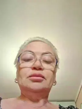 Free Live Porn with LindaL69 - Cam4
