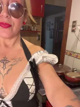 Live Porn with charlotte_milf3 - Cam4