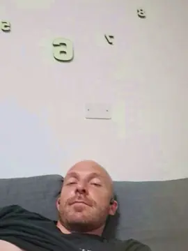 Live Sex Cam with Gnaro90 - Cam4