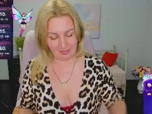 Watch Live Sex Cams with Lili_Crossi - Cam4