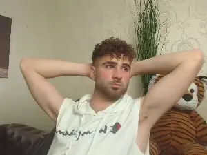 Adult Webcam with KyloEast - Cam4