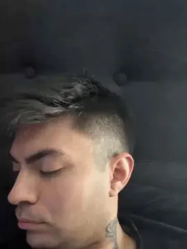Live Porn with Elrichar5 - Cam4