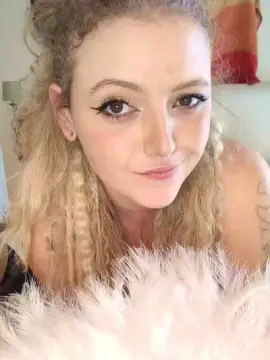 Watch Live Sex Cams with AkeiaH - Cam4