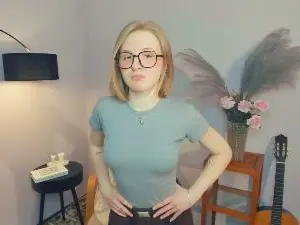 Watch Live Sex Cams with ReinaAusdemore - Cam4