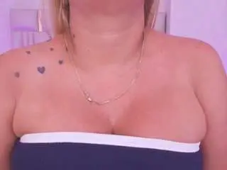 Live Sex Cam with carolina-foxx - Camsoda