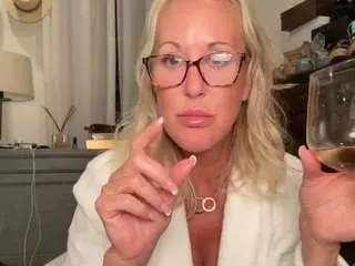 Live Sex Cam with brandi-love - Camsoda