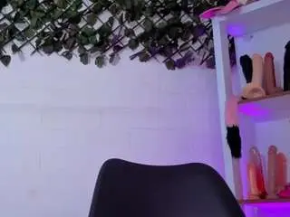 Live Porn with louisenails - Camsoda