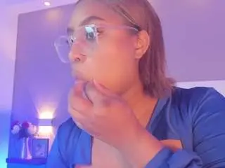 Sex Chat with adeleehottman - Camsoda