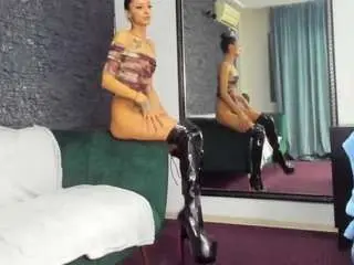 Nude Webcam with missveloura - Camsoda