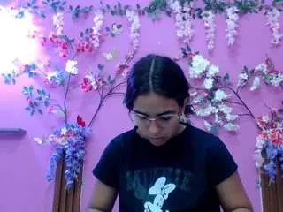 Best live sex cam show with skinnysofia18 - Camsoda