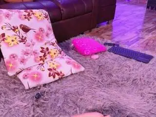 Adult Webcam with lara-giraldo - Camsoda
