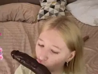 Adult Webcam with lillian-peters - Camsoda