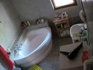 Free Live Porn with voyeurcam-julmodels-bath-1st-2 - Camsoda