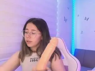 Best live sex cam show with sweettvera - Camsoda