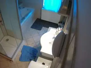 Watch Live Sex Cams with voyeurcam-julmodels-bath-2nd-2 - Camsoda