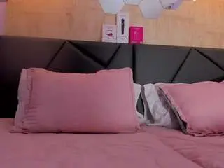 Free Live Porn with valentiinadiaz - Camsoda