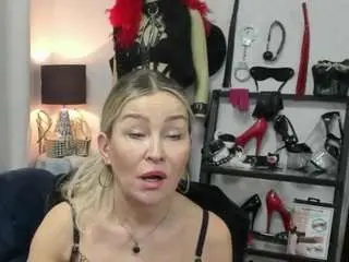 Best Webcam with luxcrystal - Camsoda