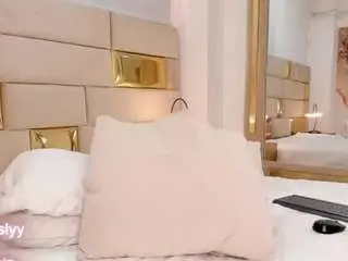 Free Live Porn with leslycutee - Camsoda