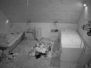 Live Sex Cam with voyeurcam-julmodels-whitebed-3 - Camsoda