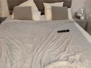 Watch Live Sex Cams with chloe-whitee - Camsoda