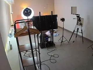 Live Sex Cam with voyeurcam-jb-room-1 - Camsoda