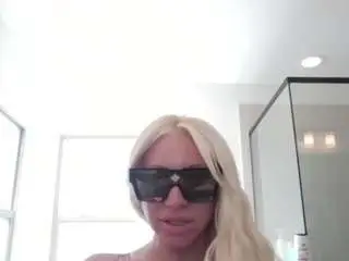 Live Sex Cam with pamelasanderson - Camsoda