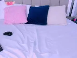 Live Sex with laurasmith-1 - Camsoda