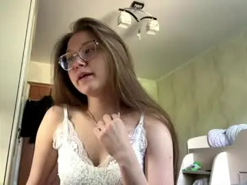 Live Sex Cam with lucindascercy - Chaturbate