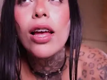 Live Sex with curvyliciouss - Chaturbate