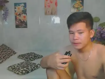 Nude Webcam with ur_bigcockeziekiel - Chaturbate