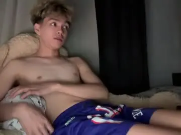 Live Sex Cam with camwithethan - Chaturbate