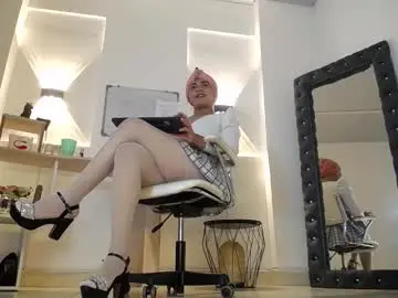 Nude Webcam with desireth_glow - Chaturbate