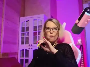 Sex Cam with findom_lady_shine - Chaturbate