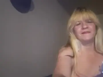 Live Porn with yourmomma999 - Chaturbate